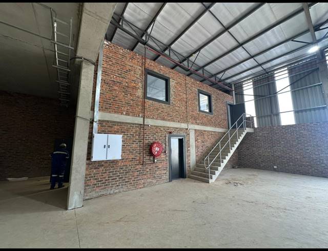 1,231M² WAREHOUSE TO LET IN LANSERIA